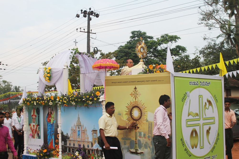 ಕಲ್ಯಾಣಪುರ: ಪವಿತ್ರ ಪರಮಪ್ರಸಾದದ ವಾರ್ಷಿಕ ಮೆರವಣಿಗೆ